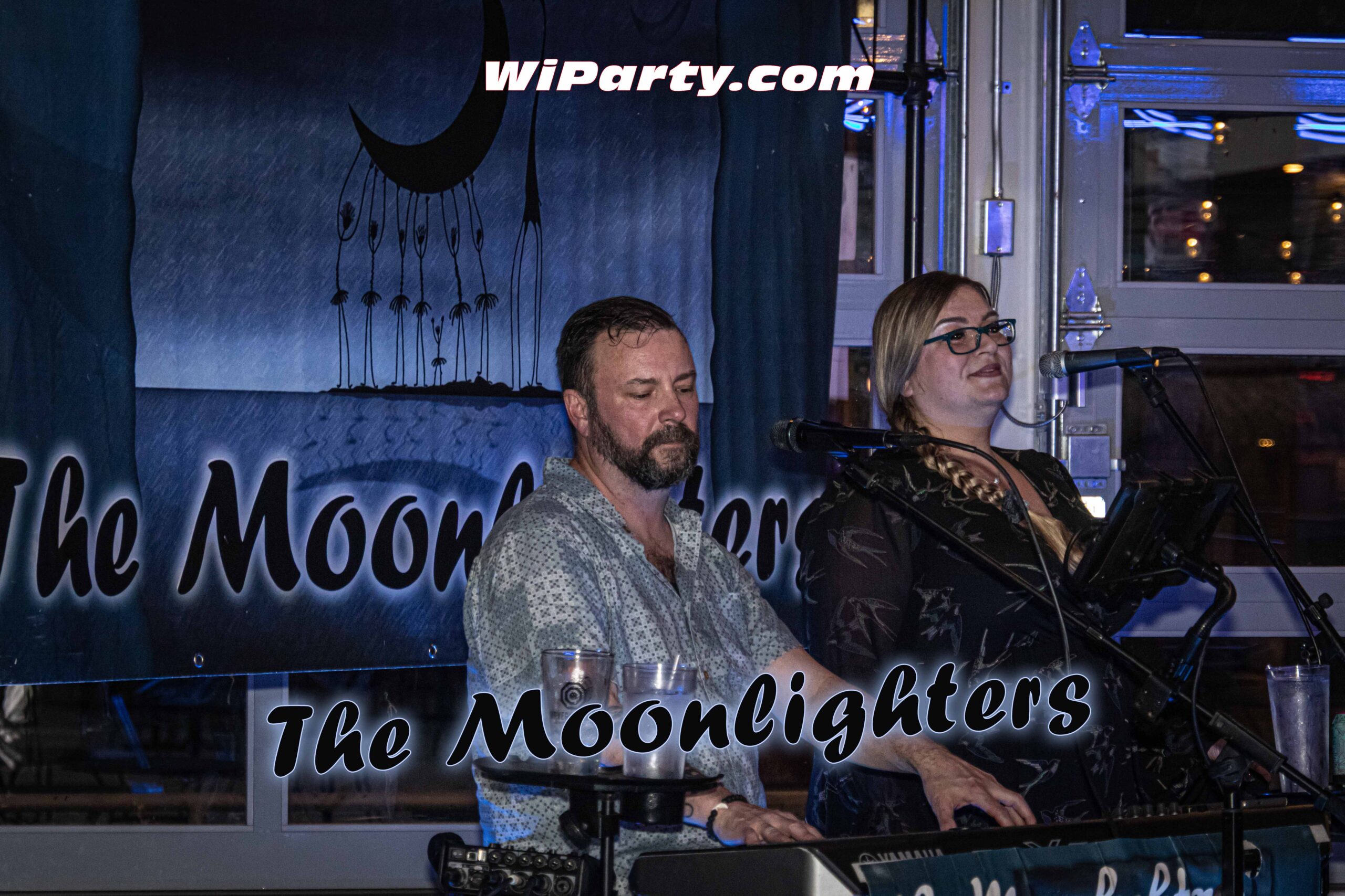 The Moonlighters Band at Waverly Beach